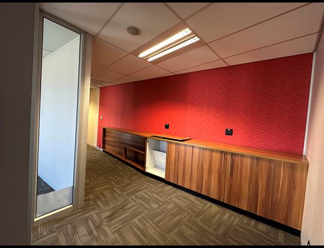 187.10M² OFFICE TO LET IN HIGHVELD